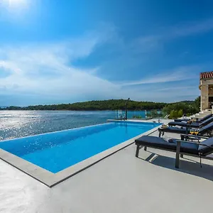 Vila Proversa
